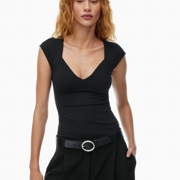 Aritzia Tops - Aritzia contour sweetheart Top